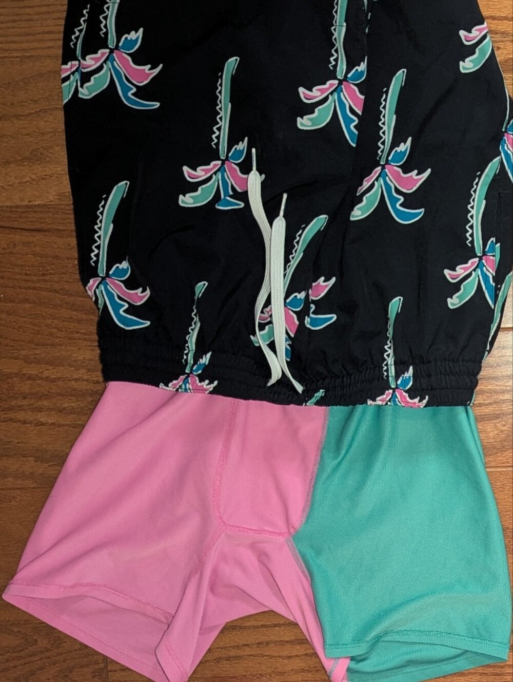 Chubbies Black Palm-Print Men’s Swim Shorts - Picture 3 of 5